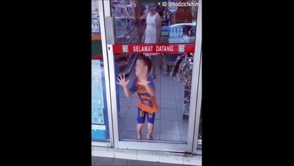 Attention à la porte... ah bah, y'a pas de porte