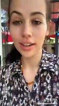 Ses yeux changent de couleur sous l'effet du soleil