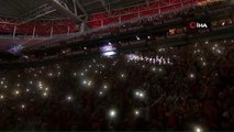Galatasaray'dan Türk Telekom Stadyumu'nda imza şov