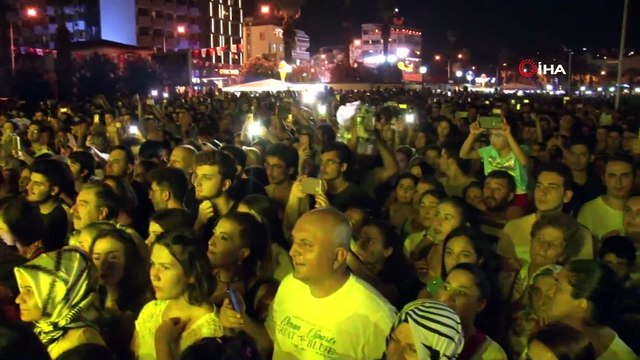 Kuşadası 22. Altın Güvercin Festivalinde Hande Yener rüzgarı esti