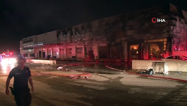 İzmir’de ekmek fabrikası alev alev yanarak böyle kül oldu