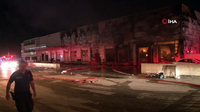 İzmir’de Ekmek Fabrikası Alev Alev Yanarak Böyle Kül Oldu