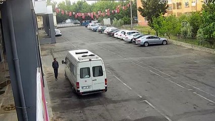 Birikimi çalınan pazarcı kadının üzüntüsü güvenlik kamerasında