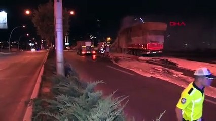 Saman yüklü kamyon yandı