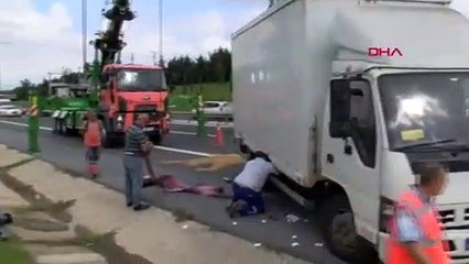(Görüntülü) Esenyurt'ta TEM otoyolunda kamyonet devrildi - Haber
