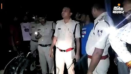तीन मंजिला अपार्टमेंट में लगी आग