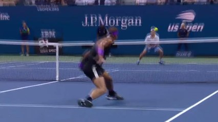 لقطة: تنس: شوارتزمان يسدد ضربة خلفية مُتقنة بمواجهة نادال