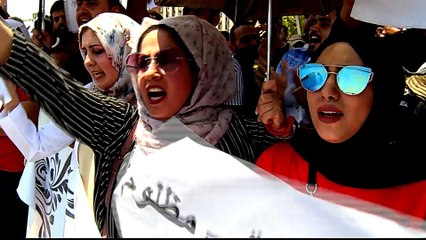 Iraq protests: Thousands of graduates demand jobs from government