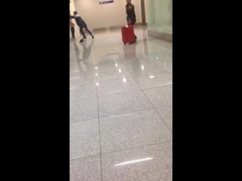 Video: Immigration agent hits Chinese woman