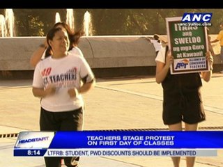 Teachers' protest greets school opening