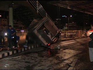 Van crashes into footbridge, 2 killed
