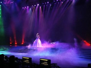 WATCH: Sarah sings despite technical problems