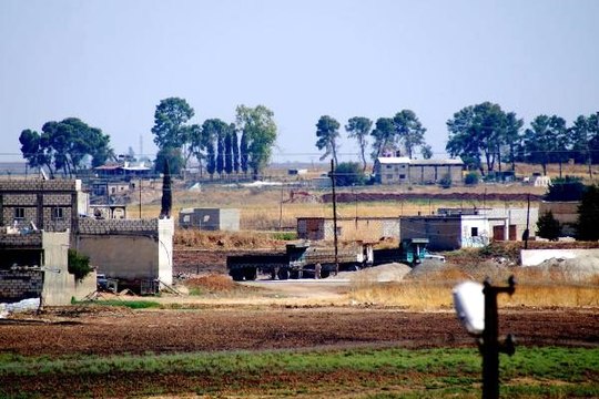 Pkk/ypg'li teröristler, sınırda hendek ve tünel kazıyor