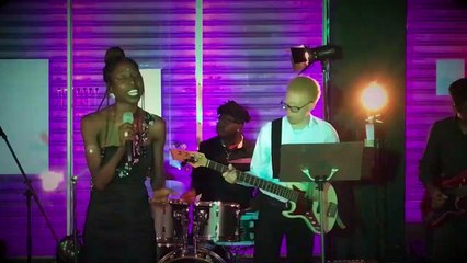 Spotlight Under The El (Latoya Nicole, Listen)