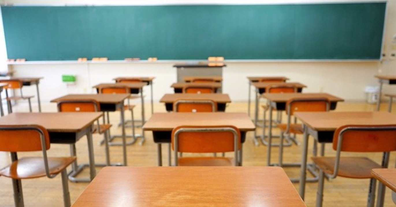 Une maman se fait passer pour une nouvelle prof dans un lycée, l'établissement n'y voit que du feu