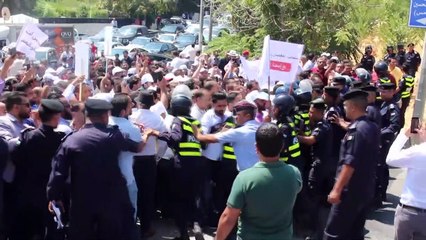 Ürdün'de öğretmenlerin zam protestosuna müdahale - AMMAN