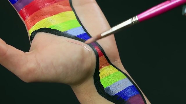 8 ILUSÕES DE ÓTICA QUE IRÃO BUGAR SUA MENTE MAQUIAGEM ARTÍSTICA NA MÃO