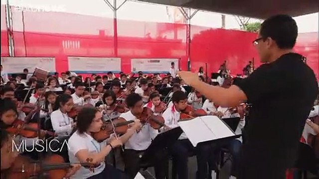 El poder de la música: Juan Diego Flórez trae esperanza a los niños desfavorecidos de Perú