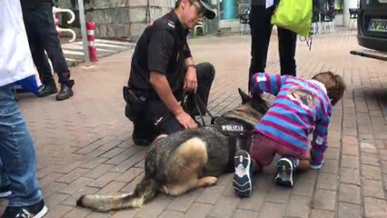 Estand de la Policía Nacional en Bilbao con motivo de la Vuelta