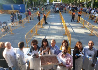 Confiteros de Valladolid reparten 7.000 porciones de tarta