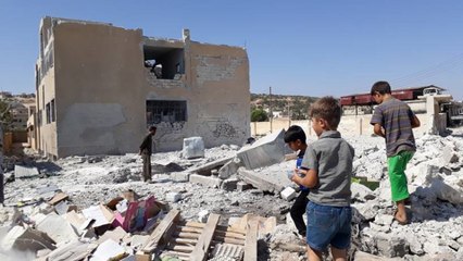 "نظام أسد" يدمر مئات المدارس شمال سوريا ويحرم 350 ألف طفل من التعليم - هنا سوريا