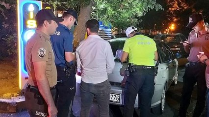 Polis, İSPARK otoparklarını işgal eden değnekçilere operasyon düzenledi