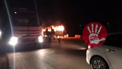 Un bus tata en feu au croisement Keur Massar