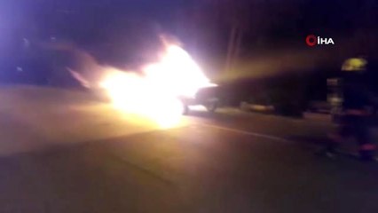 Seyir halindeki otomobil alev alev böyle yandı