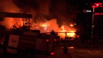 Ataşehir'de 3 katlı bir kafe'de yangın çıktı, olay yerinde çok sayıda itfaiye ekibi gönderildi.