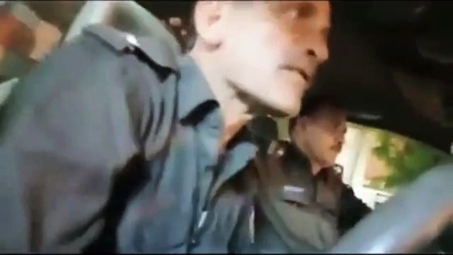 Police taking Bribe Openly in Karachi