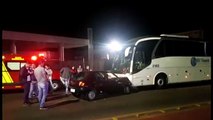 Carro e ônibus colidem de frente na Avenida Tito Muffato