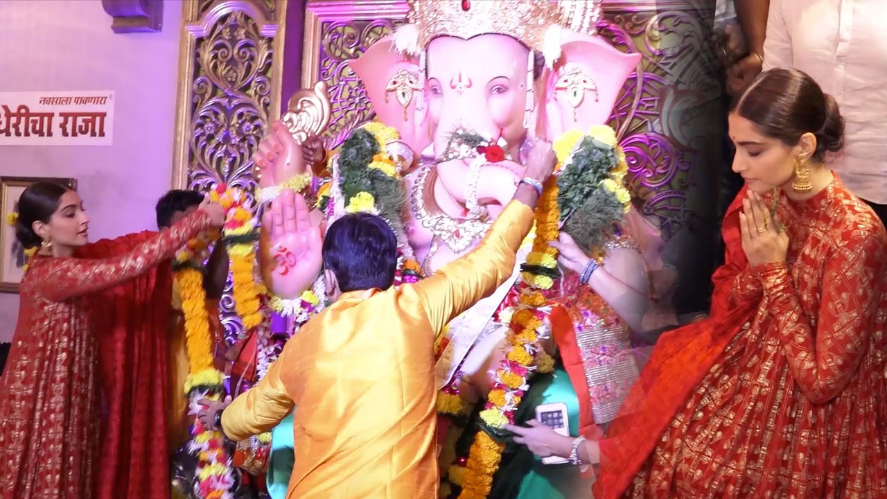 Sonam Kapoor VISITS Andhericha Raja For Darshan | Ganesh Chahturhi 2019