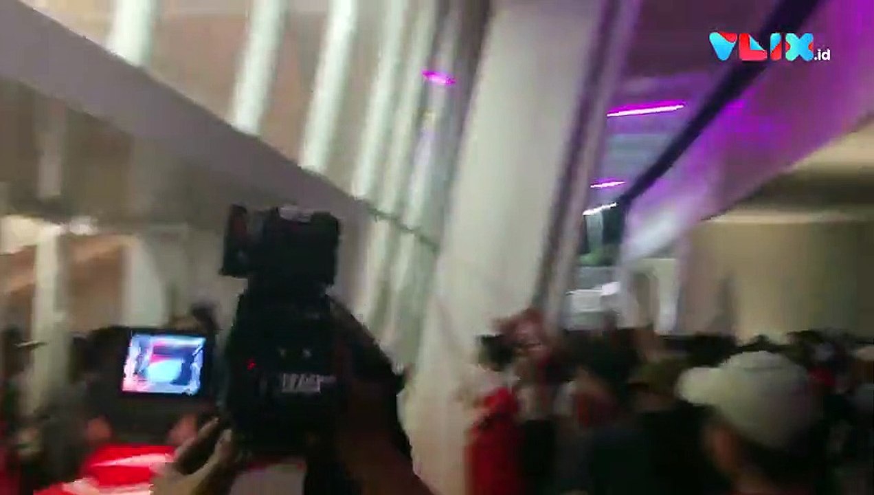 Ricuh, Suporter Hadang Pintu VVIP SUGBK