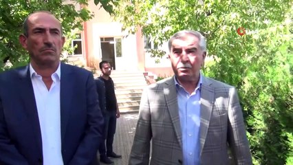 Elektriği kesilen belediye, dağıtım şirketinin binasını mühürledi
