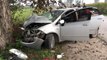 Kontrolden çıkan otomobil ağaca çarptı: 3'ü ağır 5 yaralı