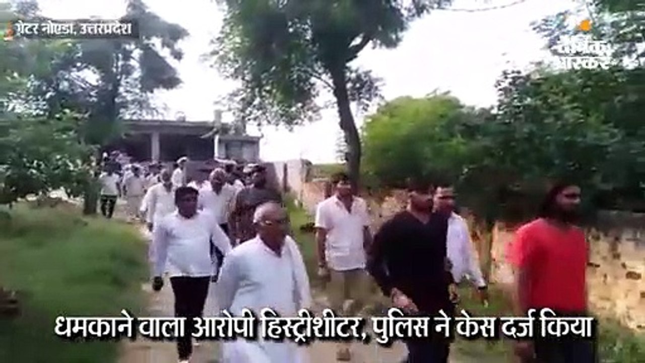 दबंगों को रास नहीं आया गांव की बेटी का बुलेट चलाना