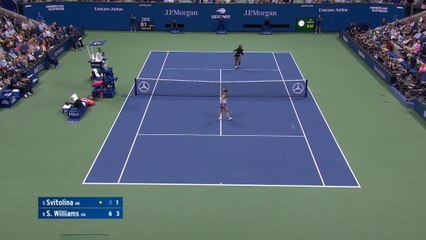 لقطة: تنس: سيرينا تقسو على سفيتولينا في نصف النهائي