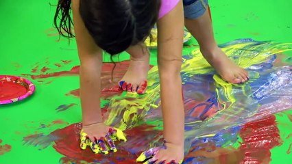 ZoZo Painting- Zoey teaches Colors