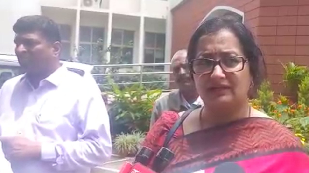 ಸುಮಲತಾಗೆ ಪದೇ ಪದೇ ಕಾಡುತ್ತಿರುವ ಸಮಸ್ಯೆ ಇದೆ..! | Sumalatha Ambareesh | FILMIBEAT KANNADA