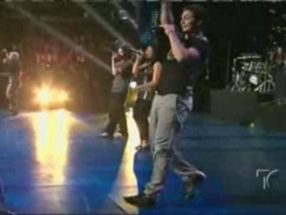 RBD - Rebelde (PEPSI MUSICA SUPER BOWL FIESTA 08)