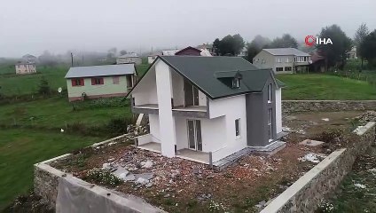 Trabzon'da iki evin dış yüzeyindeki 'haç' işaretine benzeyen semboller yıkıldı