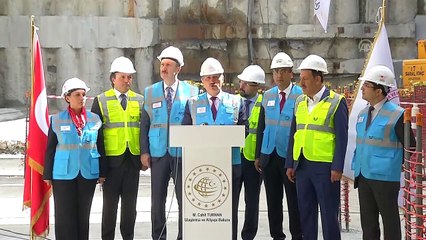 Descargar video: Bakan Turhan, Gayrettepe-İstanbul Havalimanı metro hattı inşaatında açıklamalarda bulundu (2) - İSTANBUL