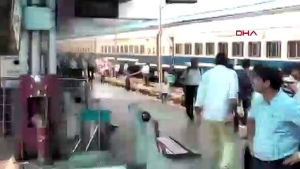 Yanan trene ilk müdahale yolculardan