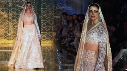 Deepika Padukone Steals The Show On Abu Jani-Sandeep Khosla Ramp || Boldsky Telugu