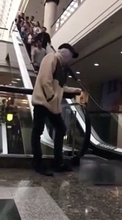 Il fait peur à une femme enceinte, ce qui ne fait pas du tout rire son mari