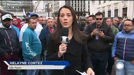 Grevista se altera com reporter do Hoje em Dia