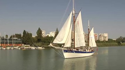 El barco de vela "Fleur de Passion" llega a Sevilla tras dar la vuelta al mundo