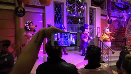 HALLOWEEN EN MER  • ATHENA se transforme en PRINCESSE pour ce 2ème Jour de Croisière Disney !!