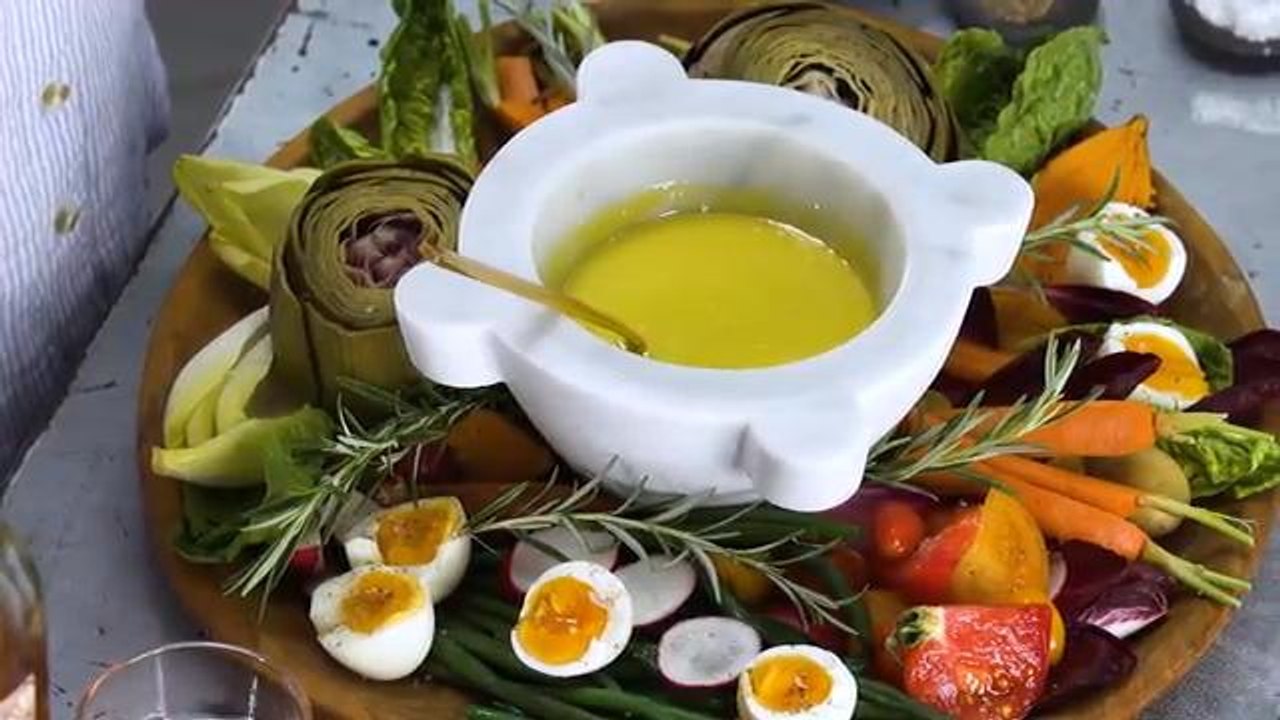 Mortar and Pestle Garlic Aioli