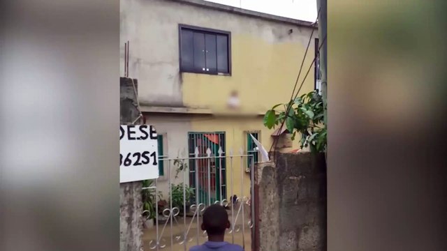Bebê é resgatado em marquise de casa em Cariacica